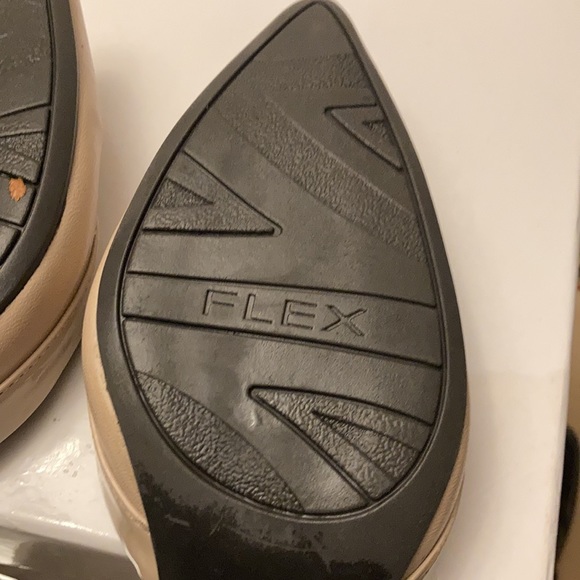 Pre-loved Life Stride Soft System Bone Kitten Heels - Picture 3 of 8